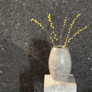 Autograph-Pisa Dekorative Vase aus Tundra-Marmor, 30 x 20 x 20 cm