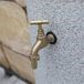 Leopard White Granite - Freistehender Wasserbrunnen (47 x 40 x 70 cm)