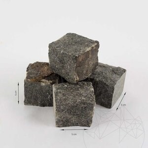 Anthrazitfarbener Splitface-Granit-Kopfstein 5 x 5 x 5 cm (1 Tonne = 7-8 qm)