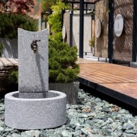 Leopard White Granite - Freistehender Wasserbrunnen (47 x 40 x 70 cm)