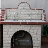 Grilltisch + Waschbecken- bedeckt mit dekorativen Stein 
