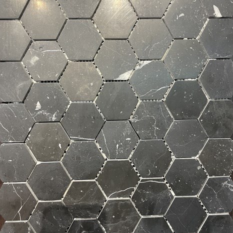 Nero Marquina Sechseck geschliffener Marmor Mosaik