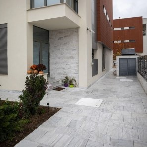 Kavala Cross Cut Bush Hammered Marble Kopfsteinpflaster 30 x 40 x 4,5 cm