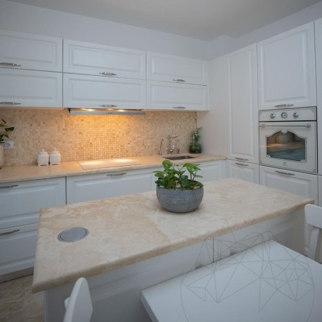 Classic Cross Cut Polierte Travertin-Arbeitsplatte 250 x 65 x 3 cm