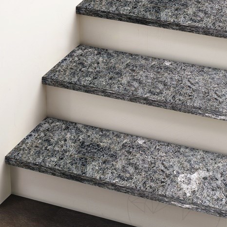 Stufe aus extra blau geflammtem Labradorit, 120 x 33 x 2 cm