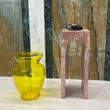 Opiumroter Travertin Archy Kleine Konsole-