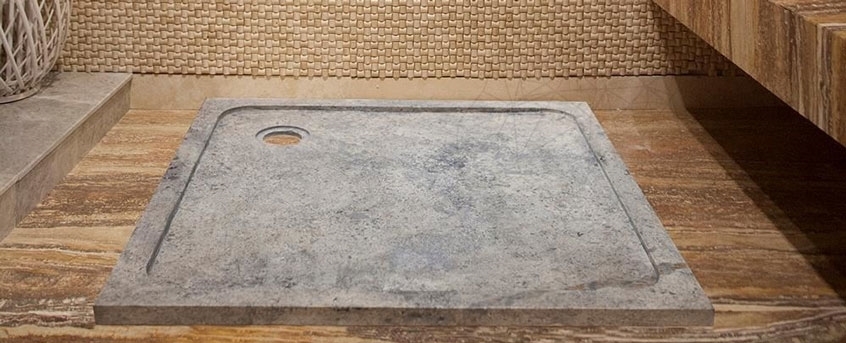 Ersetzen Sie Ihre alte Badewanne durch eine Duschwanne aus Naturstein