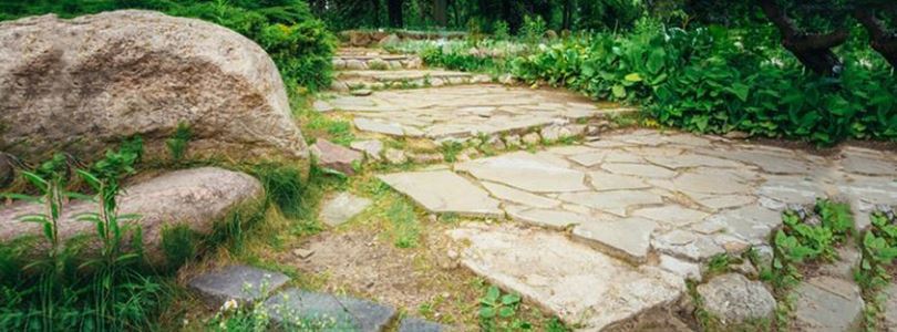 Ideen für die Außenverkleidung mit polygonalen Steinplatten