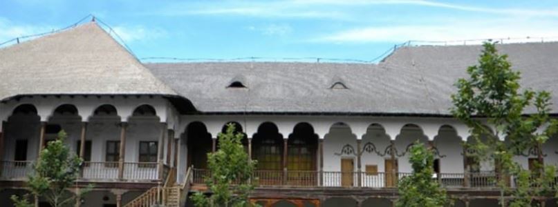 Manuc's Inn Restaurierung: Holz und Naturstein