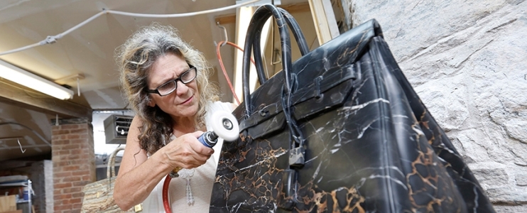 Barbara Segal – Designerin der ikonischen „Birkin“-Tasche aus Naturstein