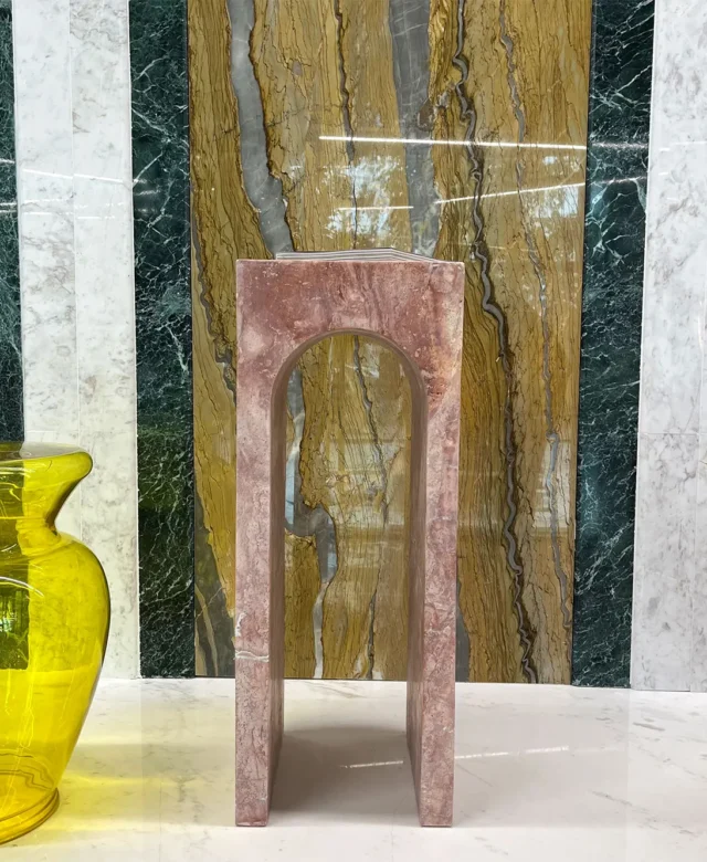 Opiumroter Travertin Archy Kleine Konsole-