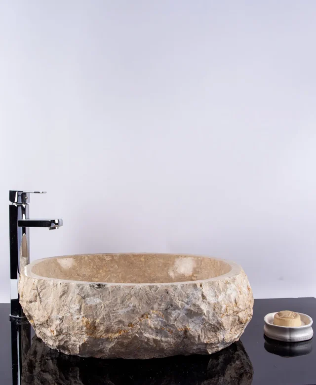 Waschbecken im Badezimmer - Creme Natura Kalkstein