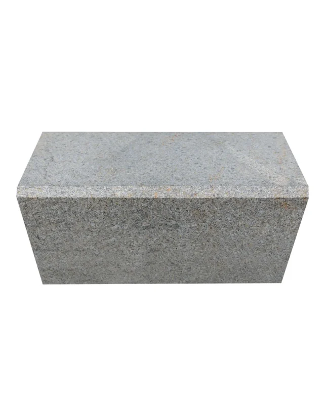 Anthrazitfarbener Granit-Kantenstein (Fase 1L - 2 cm) 20 x 25 x 50 cm