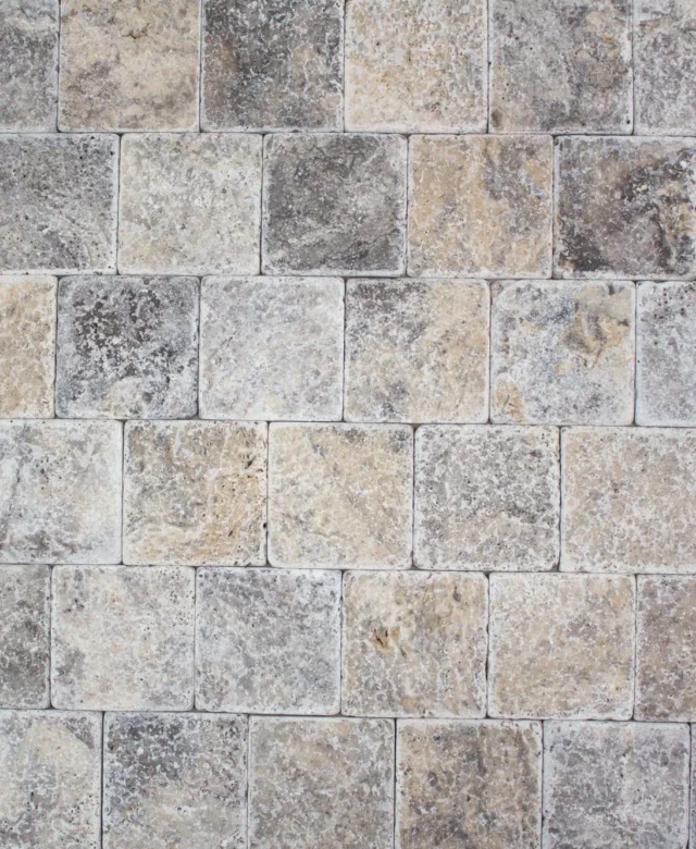 Silberner Kreuzschliff getrommelter Travertin 10 x 10 x 1 cm
